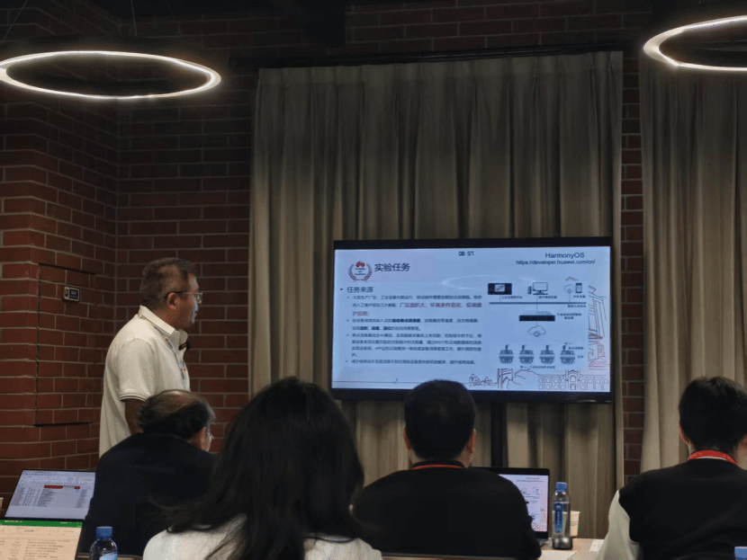 我院教师在第十届华为ICT大赛中国总决赛教学赛中斩获佳绩